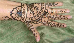 henna wrist and hand